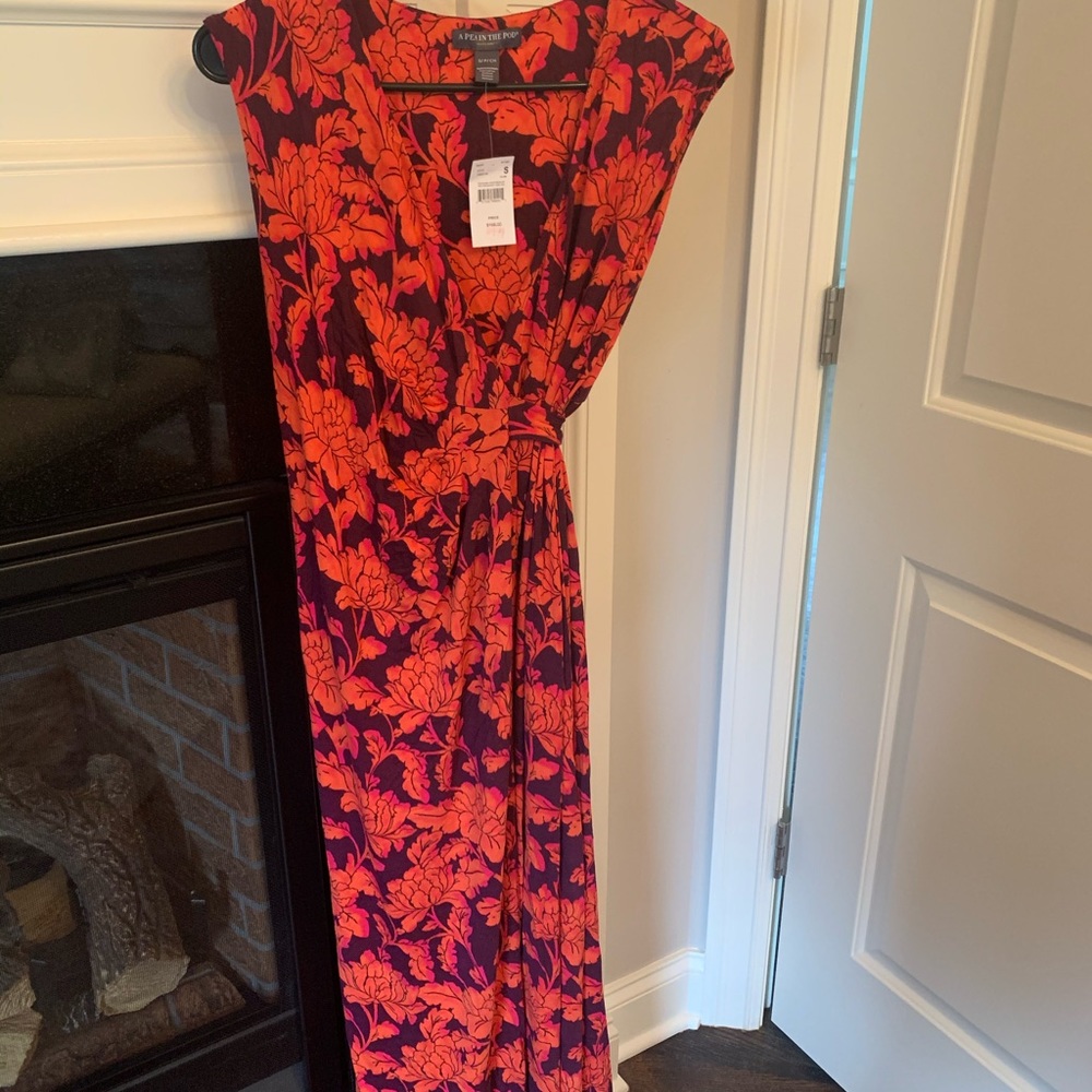 Stunning A Pea in the Pod Maxi Dress!